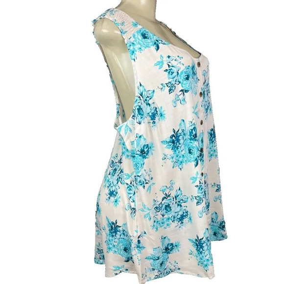 Torrid + 4 Blue Floral Scoop Neck Button Detail Curved Hem Sleeveless Blouse - Picture 4 of 7